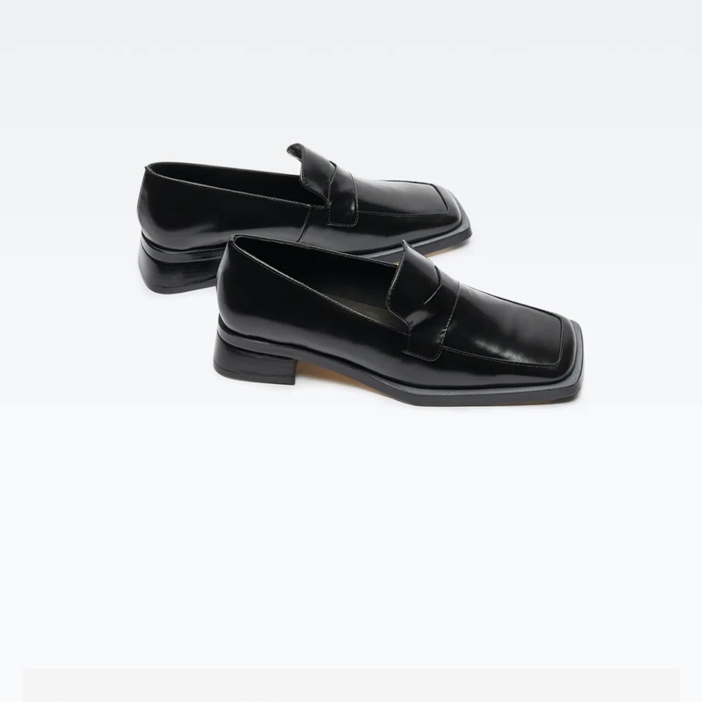 MIISTA CRIMSON BLACK LOAFERS